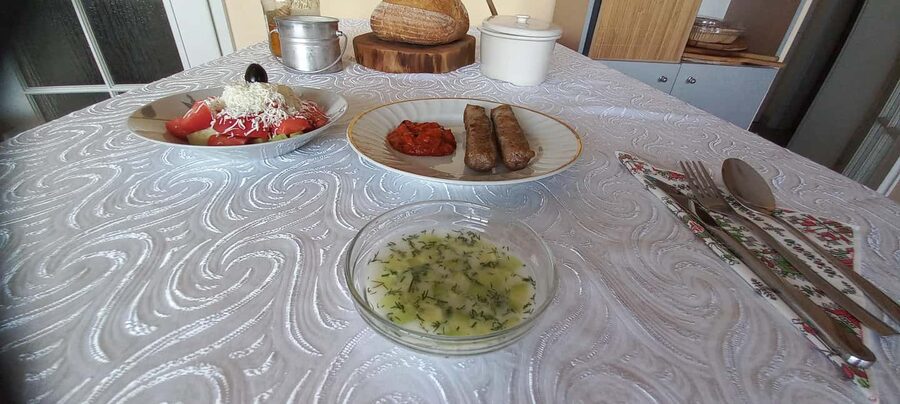 1980s Sofia: Private Art, Wine & Sourdough in a Family Home - Entering a Sofia family home in Lozenets