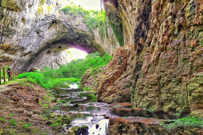 3 Caves tour - Saeva dupka , Eyes of God cave & Devetashka Cave - Saeva Dupka, a classic cave with five galleries