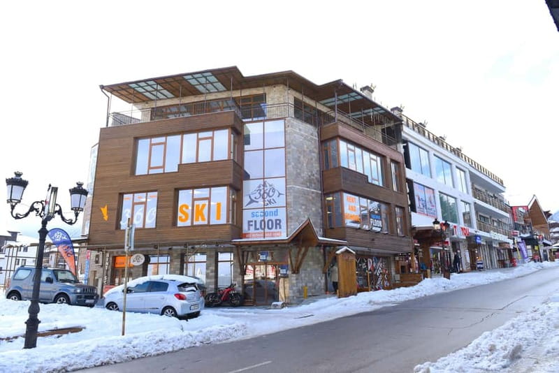 Bansko: Ski and Snowboard equipment rental - Choosing from 350 pairs of skis and snowboards