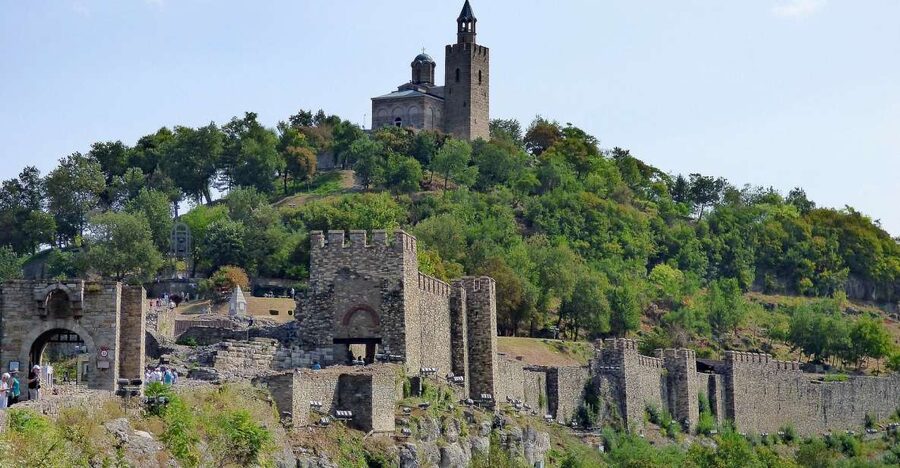 From Bucharest: Day Trip to Medieval Marvels of Bulgaria - Guide quality and the private format