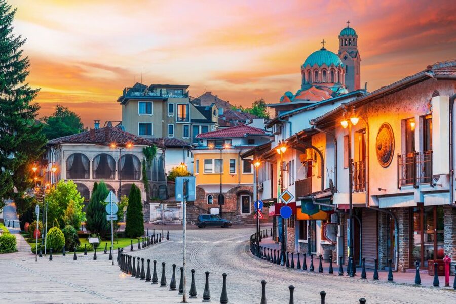 From Bucharest: Full-Day Trip to Bulgaria - The return journey and planned comfort stops