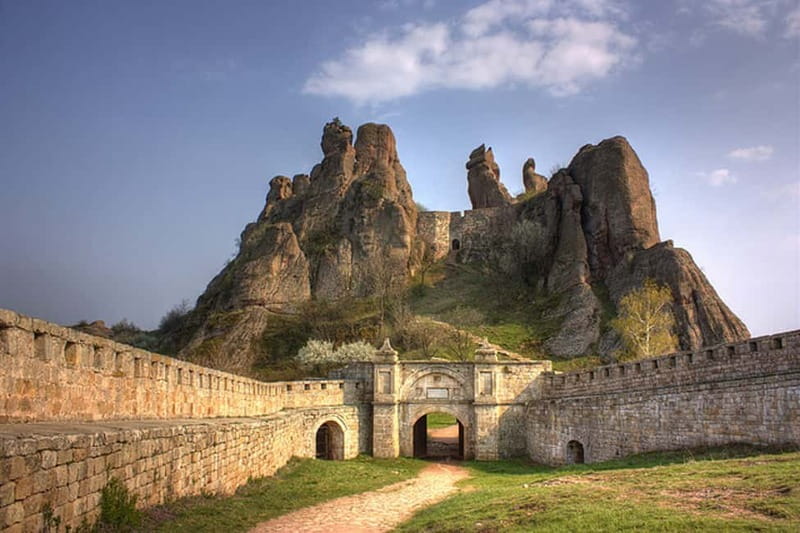 From Sofia: Belogradchik Rocks & Venetsa Cave Full-Day Tour - The guides make a real difference