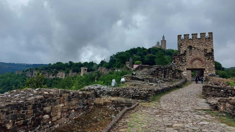 From Sofia: Veliko Tarnovo and Arbanasi Tour with Transfer - Samovodska Charshia and the city’s everyday side