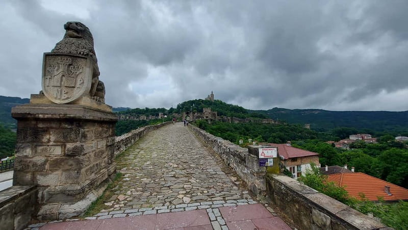 From Sofia: Veliko Tarnovo and Arbanasi Tour with Transfer - What the guide adds to the day