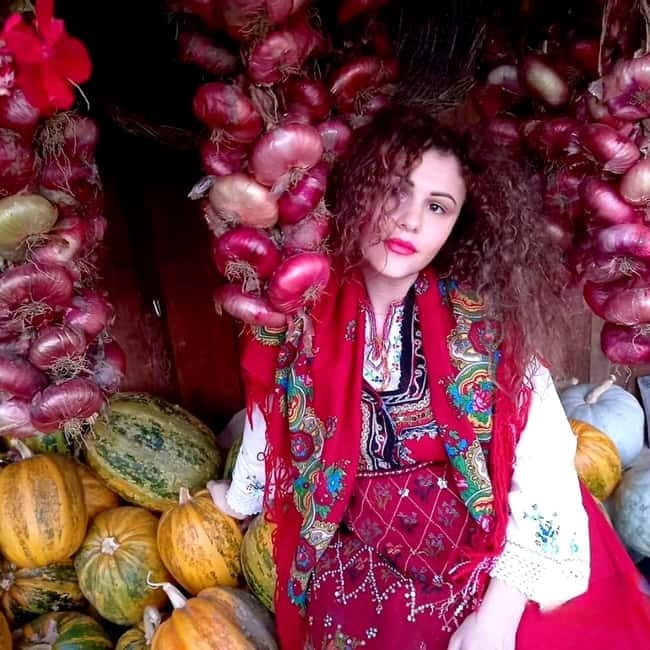 Gorno Draglishte: Local Folklore Experience w/ Food Tasting - Making a souvenir by hand