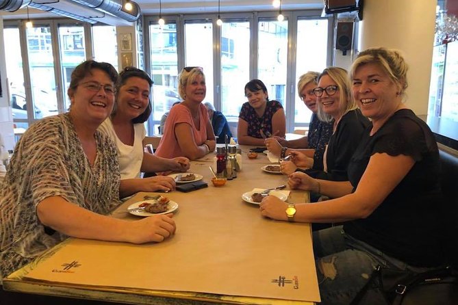 Market Food Tour - Lions’ Bridge and the walk between the bites