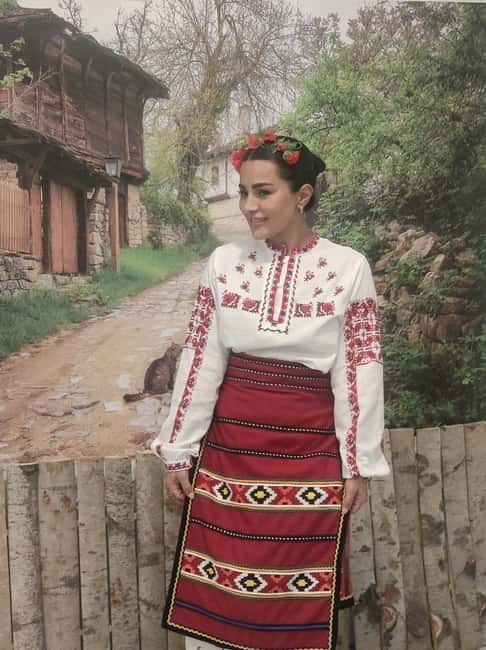 Photos with traditional costumes in Sofia - Finding the Bulgarian costume session in Sofia