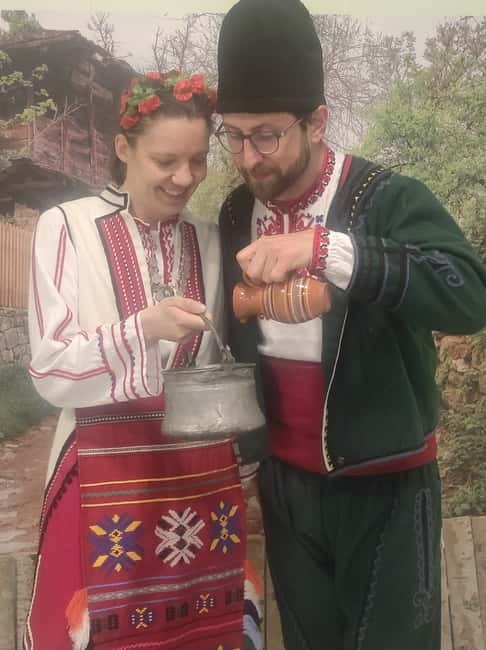 Photos with traditional costumes in Sofia - Taking photos with your own phone
