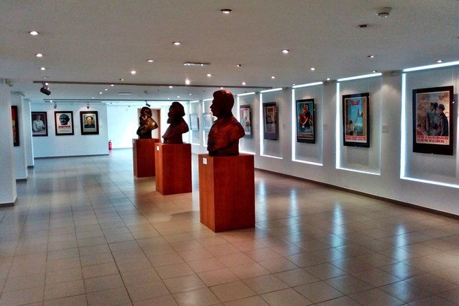 Self-guided Tour in the Museum of Socialist Art - How the Self-Guided E-Guide Works