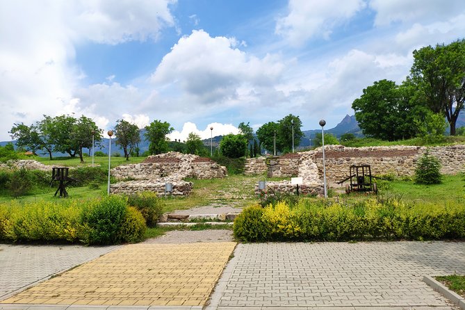 Skip the Line: Medieval Tuida Fortress tours - Archery, costumes, and medieval games