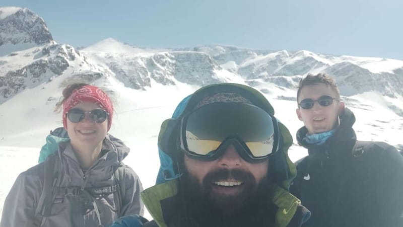 Sofia: Black Peak-Vitosha Mountain Snowshoeing Day Trip - Learning the snowshoe basics before the climb