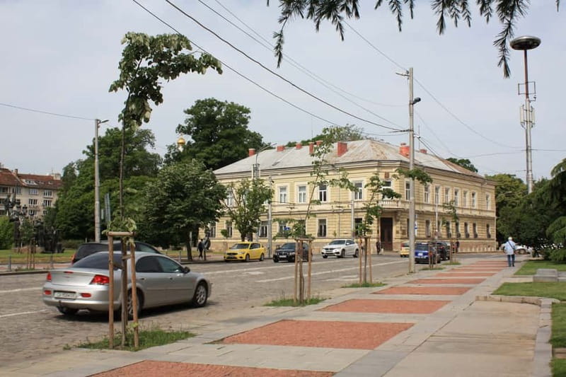 Sofia: Communist History Walking Tour - TZUM, Sofia’s elite department store