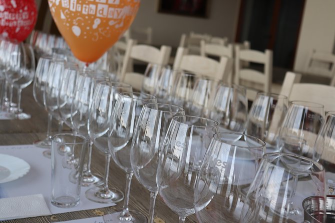 Special History And Wine Tour including Wine Tasting - Guides who make the tasting personal