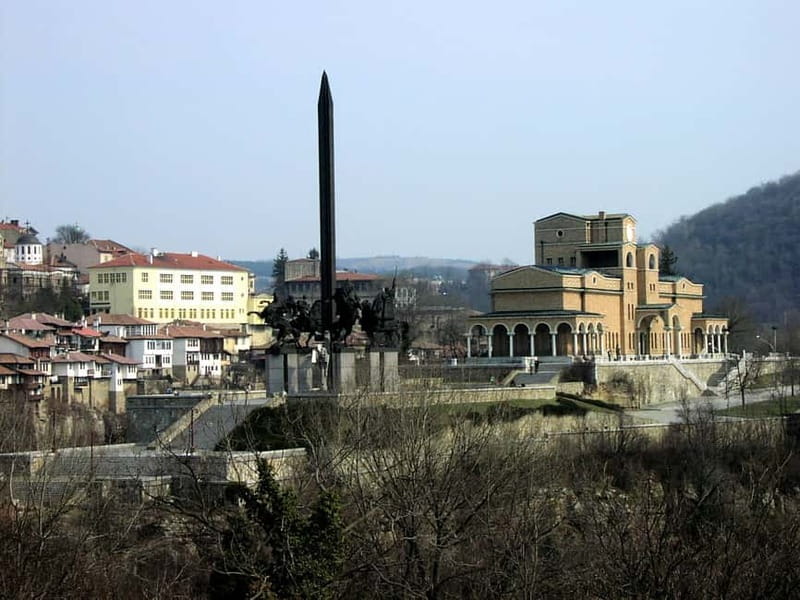 Veliko Tarnovo & Arbanasi Full day tour - A monument, an old shopping street, and one free hour