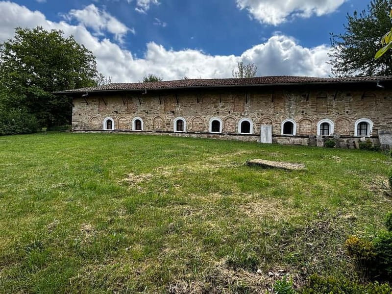 Veliko Turnovo-Bulgarian old capital and Arbanasi - Arbanasi’s historic houses and church art